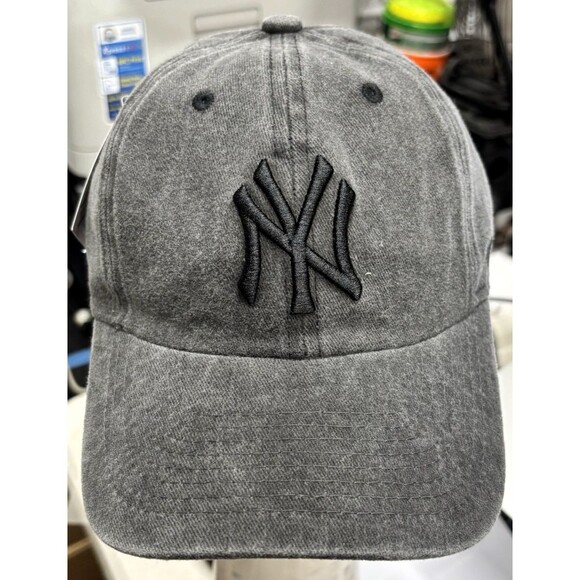 New York Yankees Hat Cap Strap Back 47 Brand Black on Black Out NY Logo NWT - Picture 1 of 8